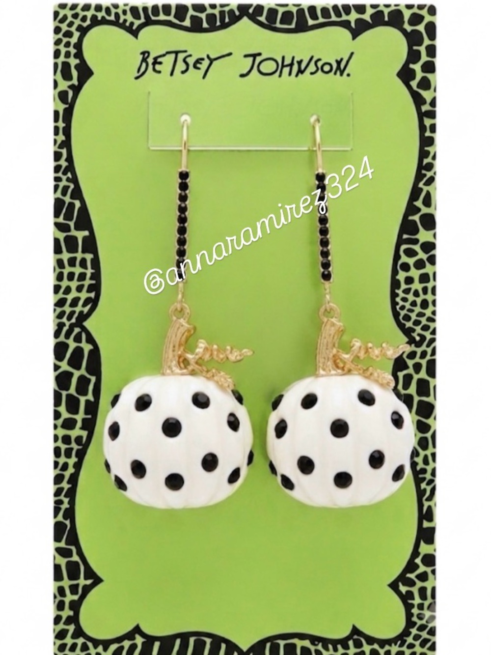 NWT ⚜️🖤⚜️ BETSEY JOHNSON WHITE PUMPKIN BLACK POLKA DOT DROP EARRINGS